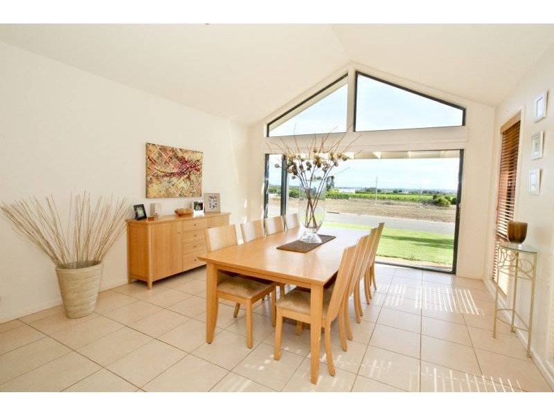 3 Elizabeth Drive, Lake Wyangan NSW 2680