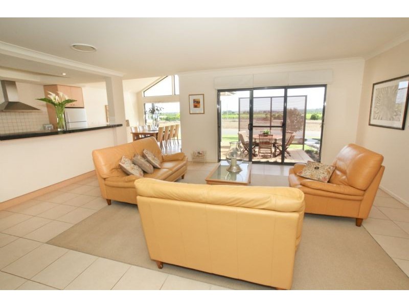 3 Elizabeth Drive, Lake Wyangan NSW 2680