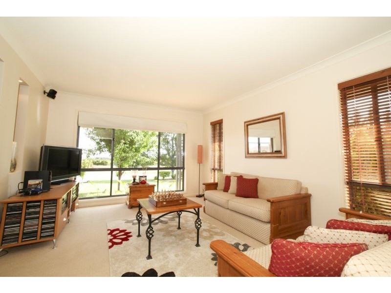 3 Elizabeth Drive, Lake Wyangan NSW 2680