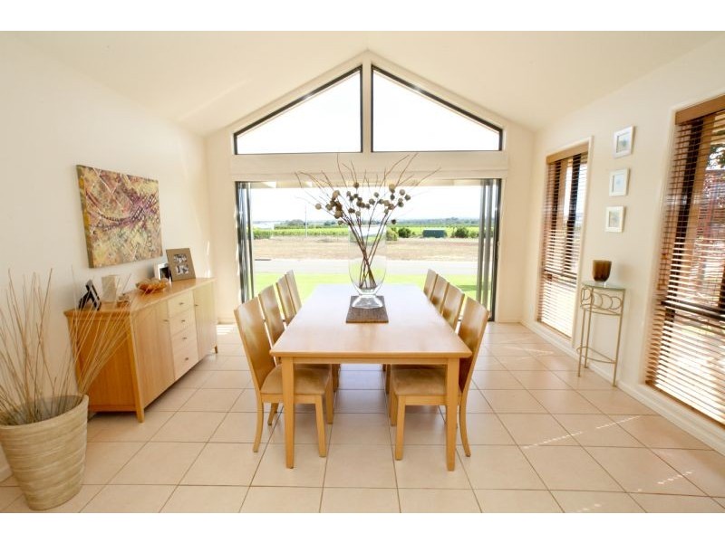 3 Elizabeth Drive, Lake Wyangan NSW 2680