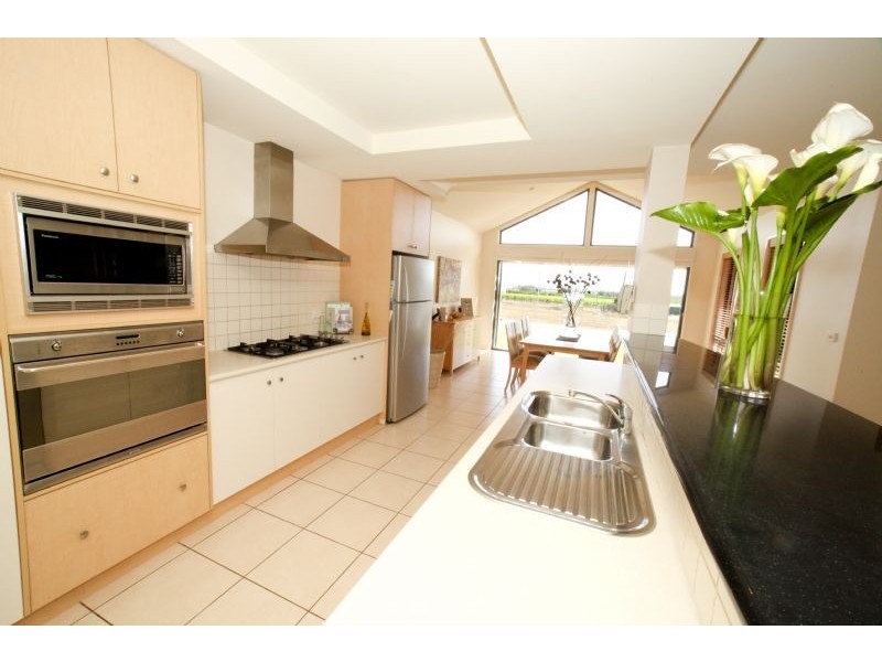 3 Elizabeth Drive, Lake Wyangan NSW 2680