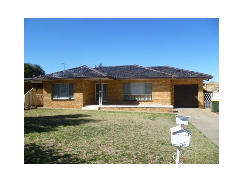 5 Gibbs St, Griffith NSW 2680
