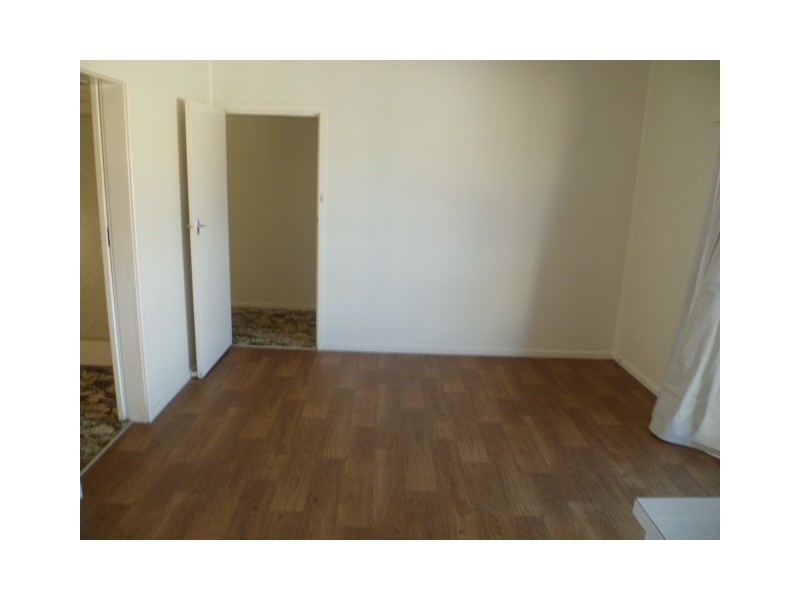 5 Gibbs St, Griffith NSW 2680