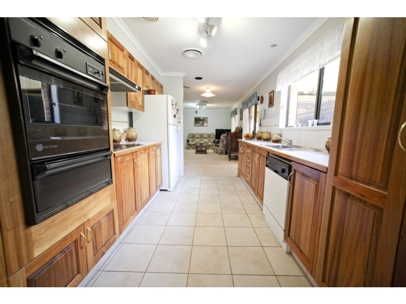16  Gorton Street, Yoogali NSW 2680