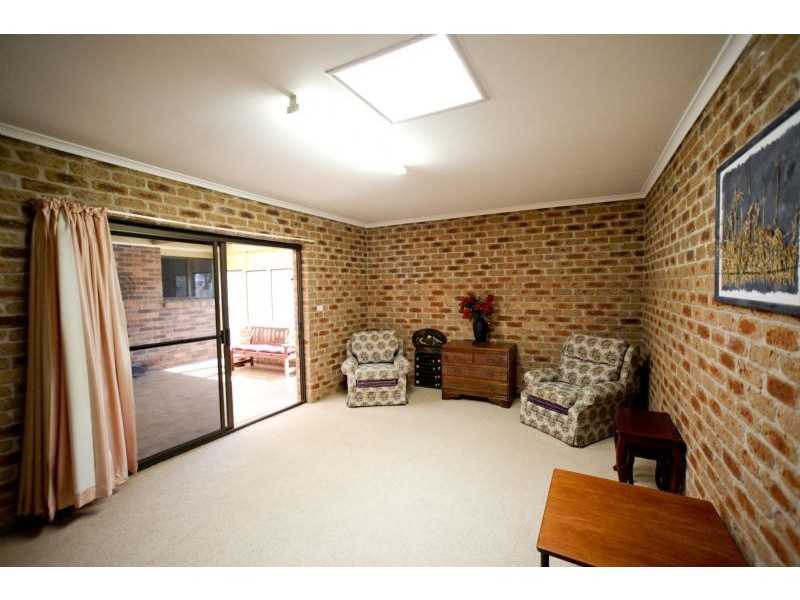 16  Gorton Street, Yoogali NSW 2680