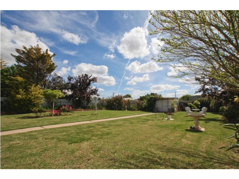 16  Gorton Street, Yoogali NSW 2680