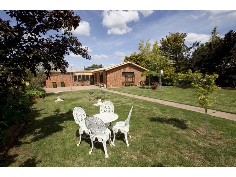 16  Gorton Street, Yoogali NSW 2680