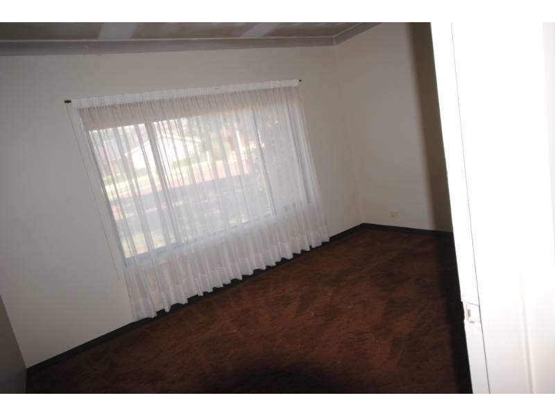 10 Foster Place, Griffith NSW 2680