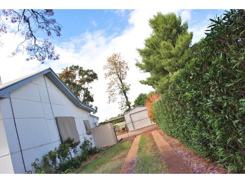 8 Doongara Street, Griffith NSW 2680