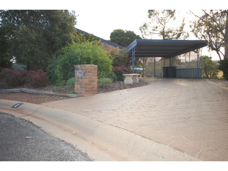 1 Riddle Court, Griffith NSW 2680