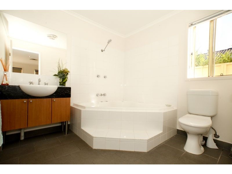 13 Ballestrin Street, Griffith NSW 2680