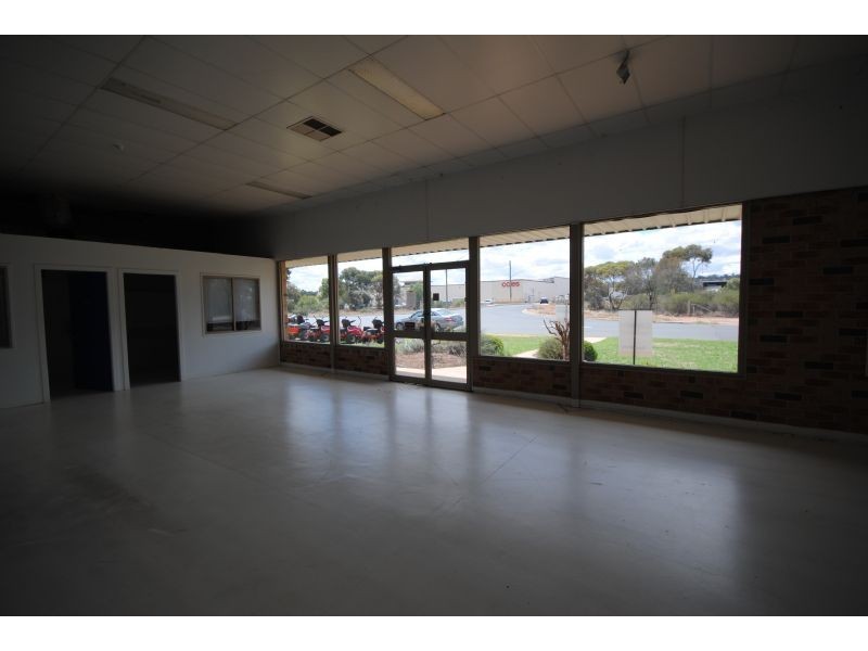 26-28 BRIDGE ROAD, Griffith NSW 2680