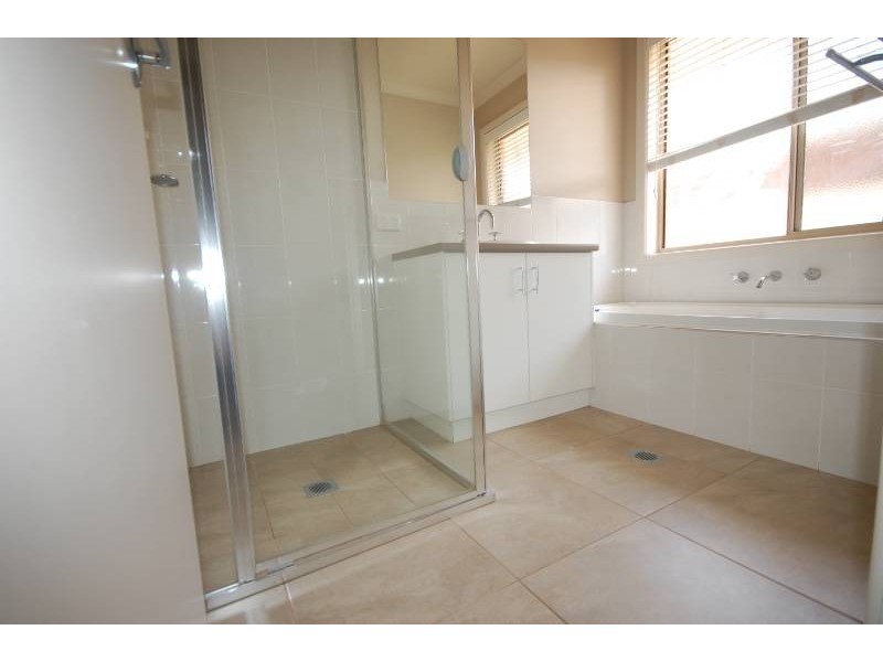 24 Northgrove Drive, Griffith NSW 2680