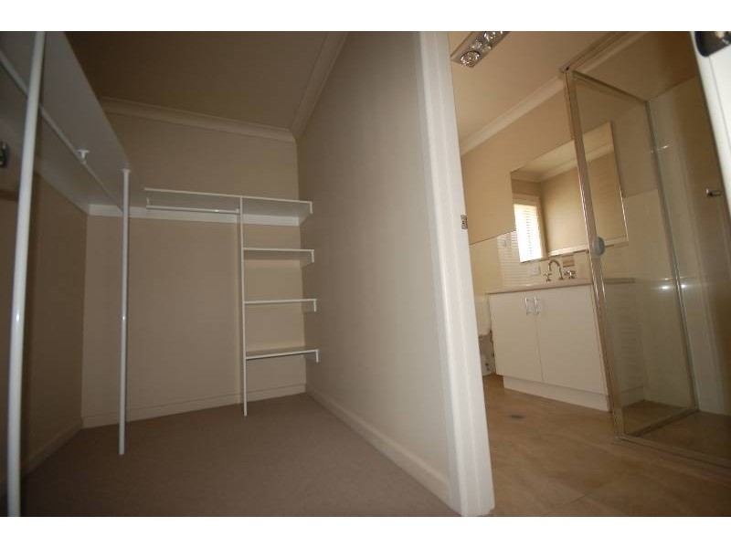 24 Northgrove Drive, Griffith NSW 2680