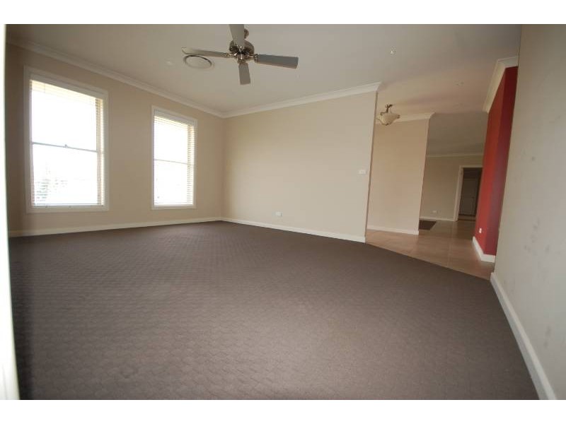 24 Northgrove Drive, Griffith NSW 2680