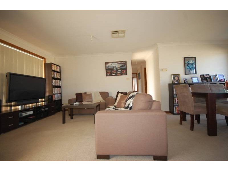 14 Wyvern Crescent, Griffith NSW 2680