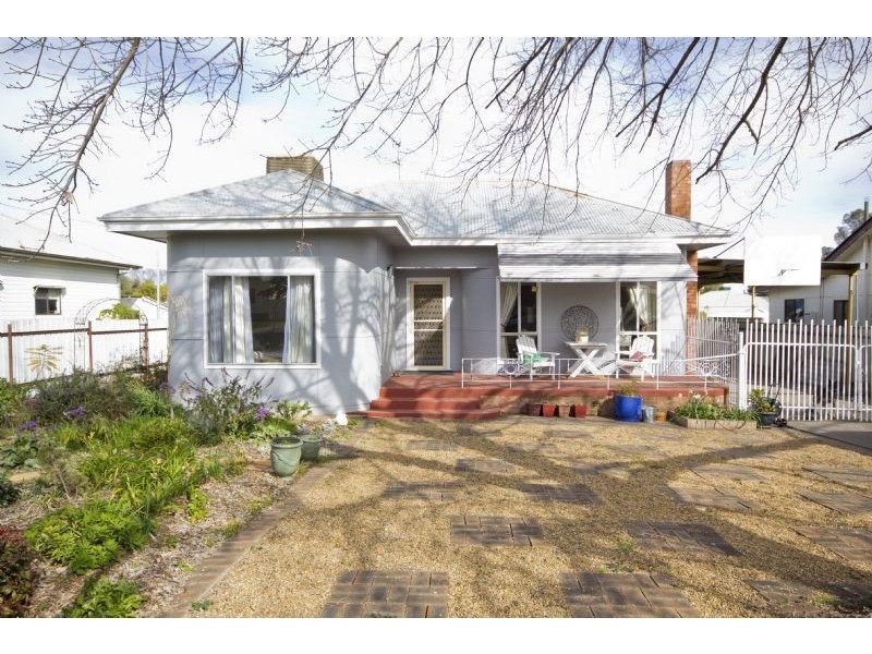 8 Baringa Street, Griffith NSW 2680