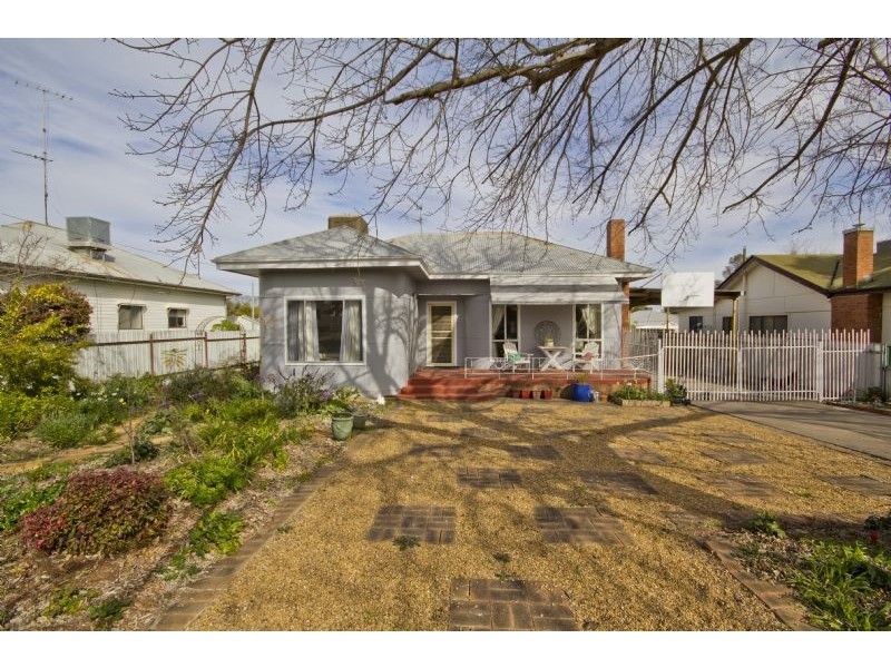 8 Baringa Street, Griffith NSW 2680