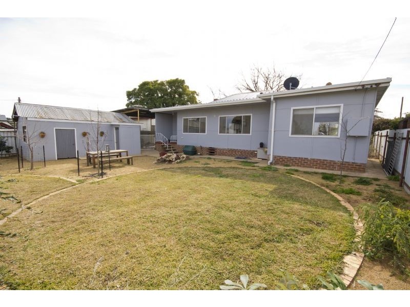 8 Baringa Street, Griffith NSW 2680