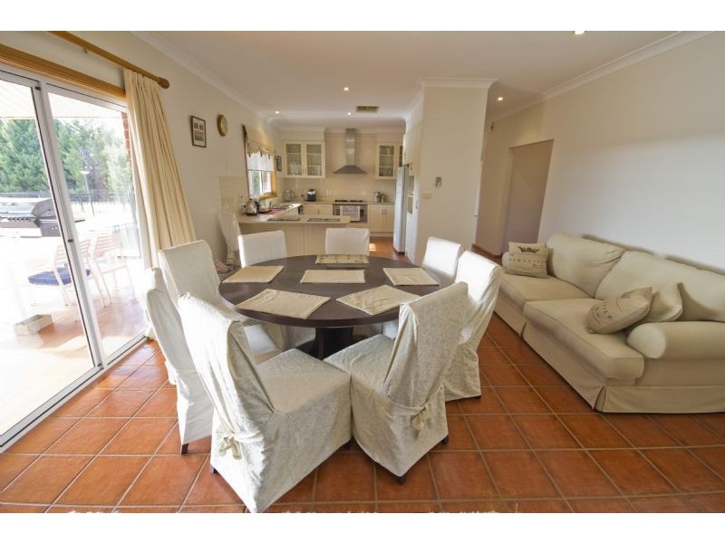 8 Ignatius Court, Yoogali NSW 2680