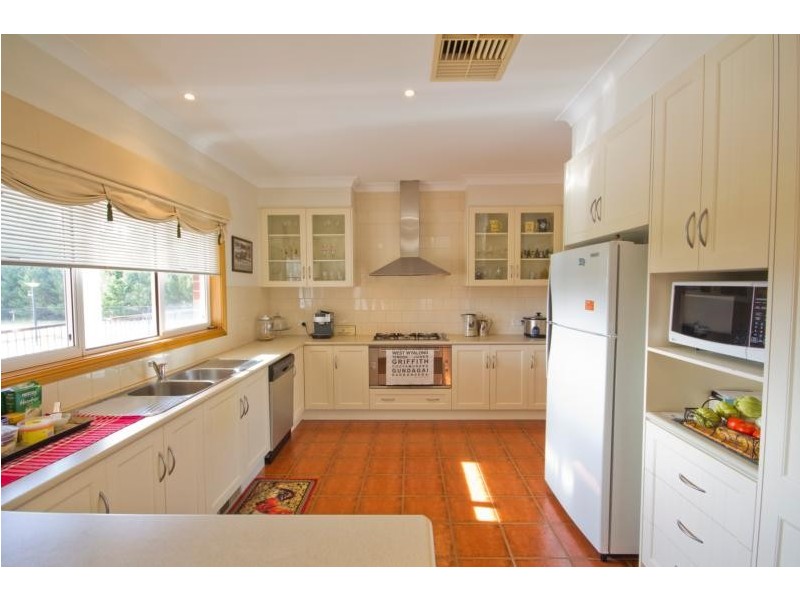 8 Ignatius Court, Yoogali NSW 2680