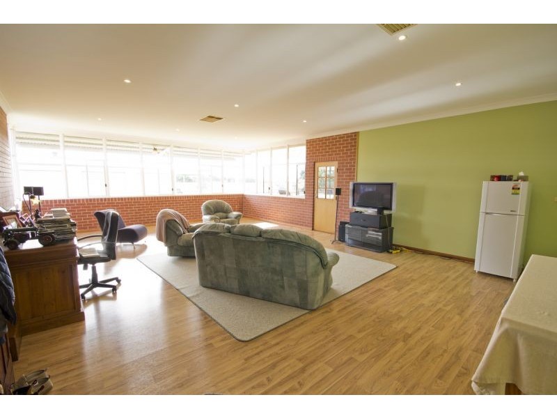 8 Ignatius Court, Yoogali NSW 2680