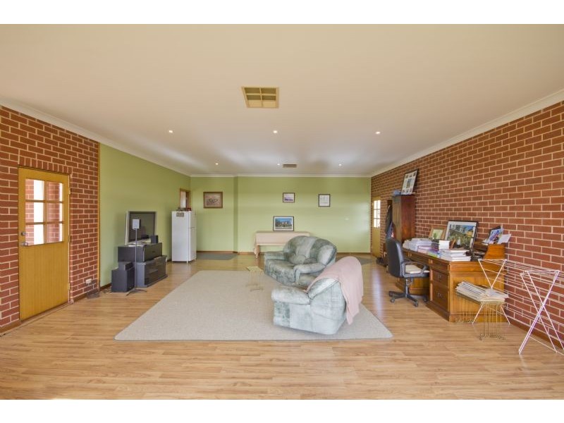 8 Ignatius Court, Yoogali NSW 2680