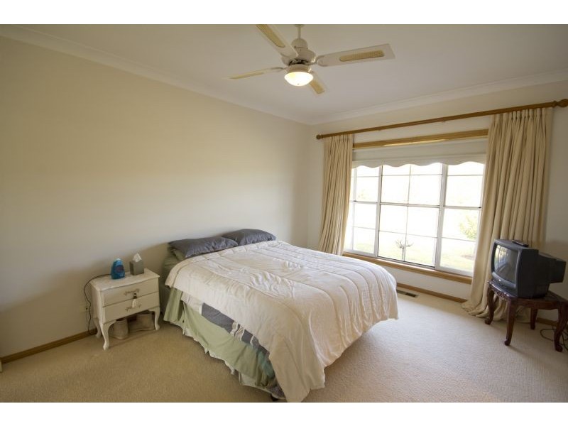 8 Ignatius Court, Yoogali NSW 2680