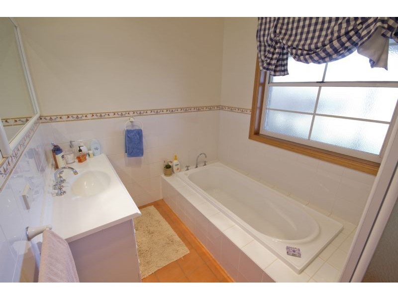 8 Ignatius Court, Yoogali NSW 2680