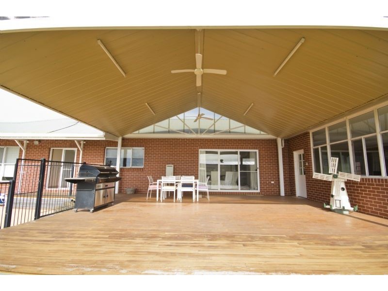 8 Ignatius Court, Yoogali NSW 2680