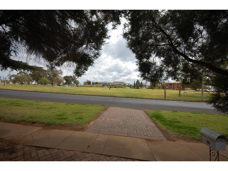 30 Noorebar Avenue, Griffith NSW 2680