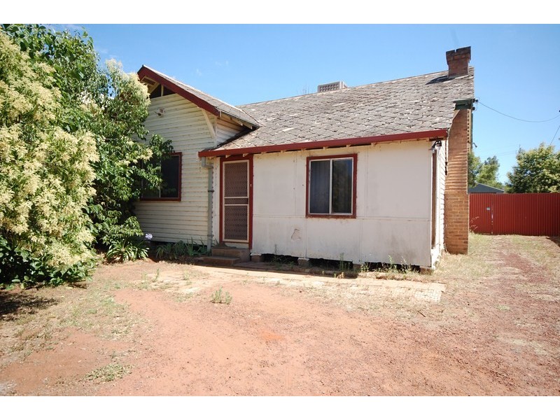 241 Wakaden Street, Griffith NSW 2680