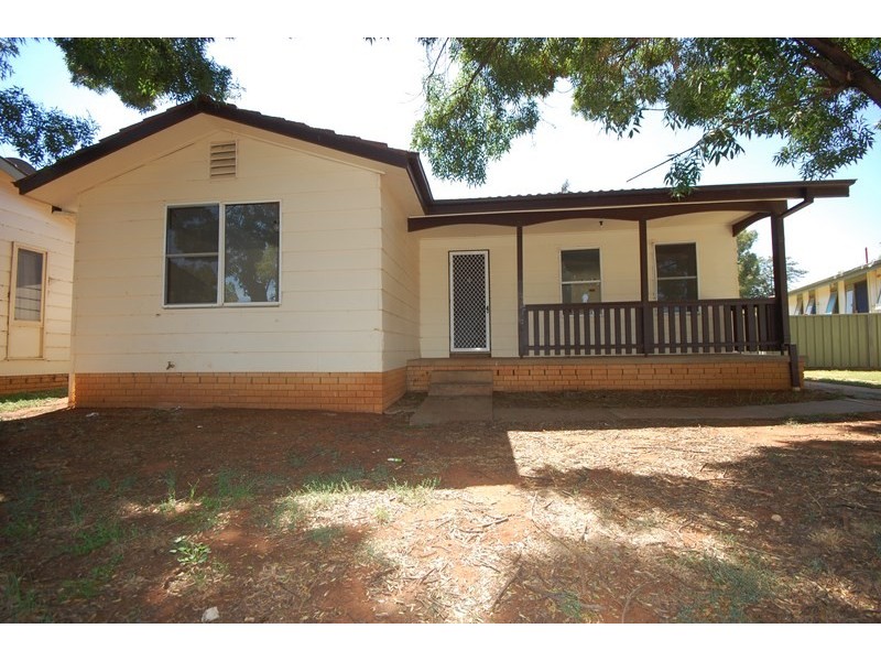 9 McKern Place, Griffith NSW 2680