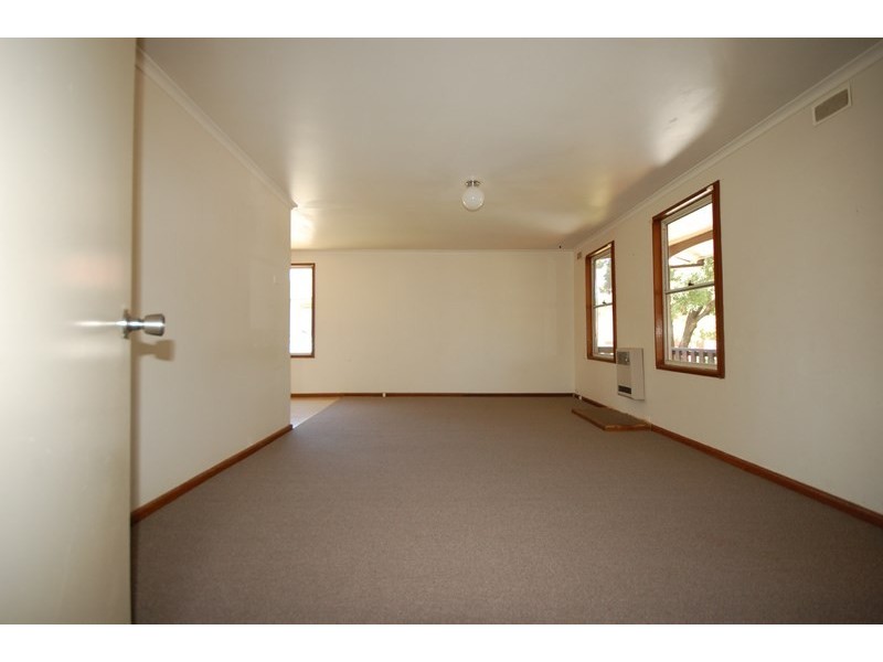 9 McKern Place, Griffith NSW 2680