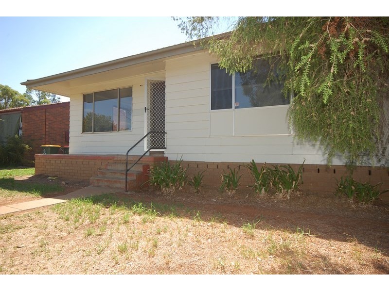 52 Heath Crescent, Griffith NSW 2680