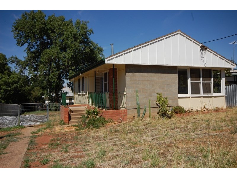 5 McNabb Crescent, Griffith NSW 2680