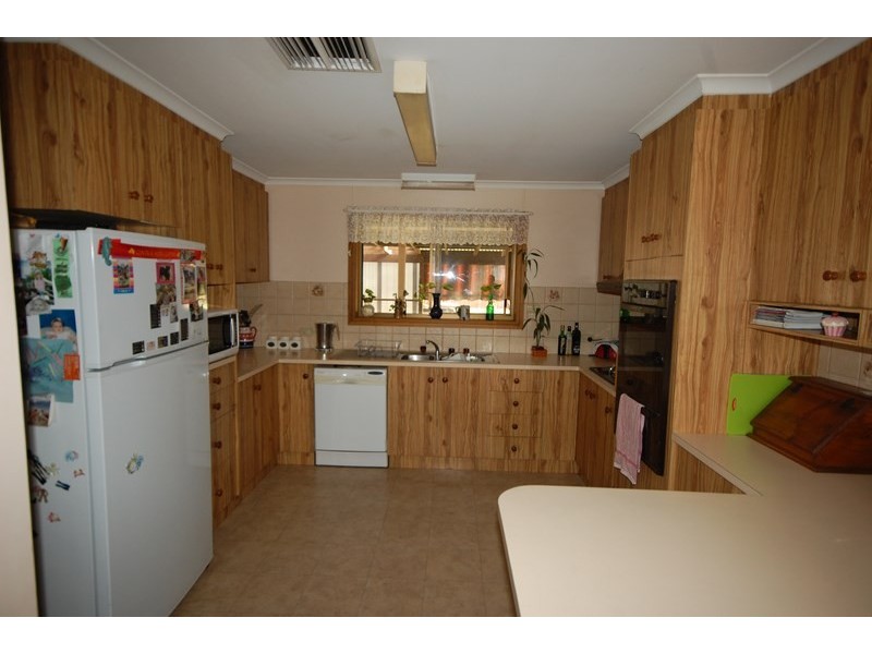 17 Macgregor Street, Hillston NSW 2675