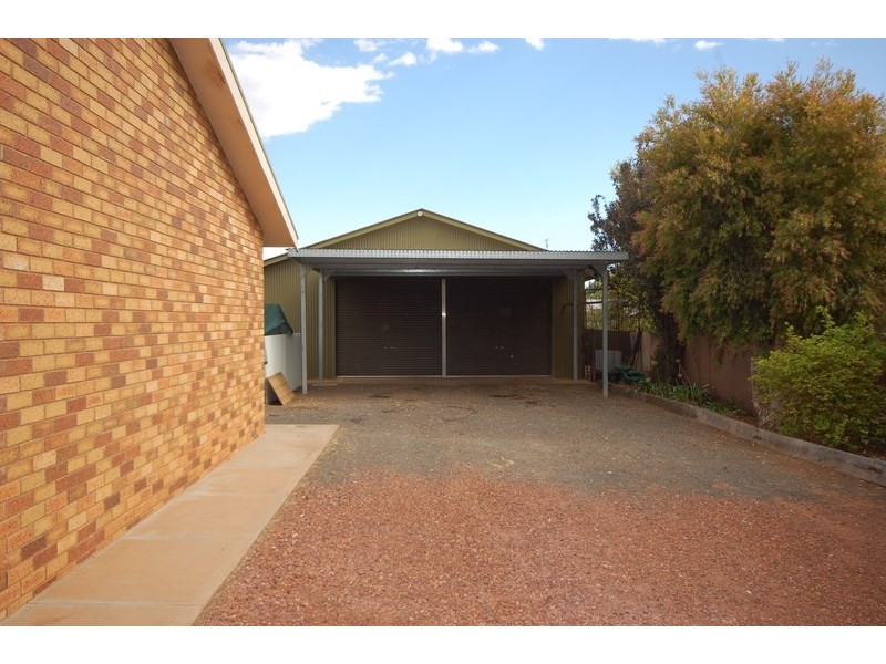 17 Macgregor Street, Hillston NSW 2675