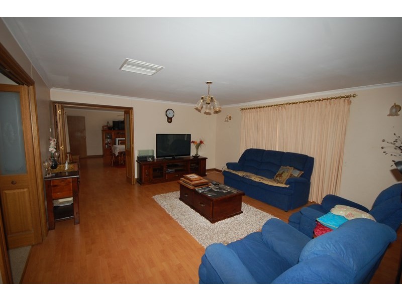 17 Macgregor Street, Hillston NSW 2675