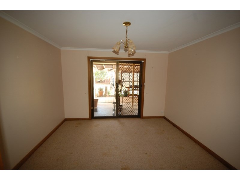 17 Macgregor Street, Hillston NSW 2675