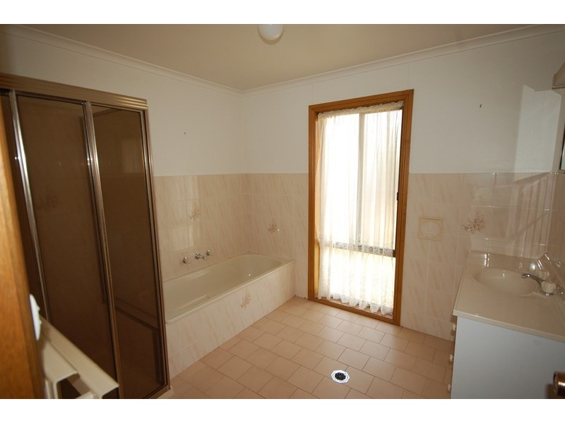 17 Macgregor Street, Hillston NSW 2675