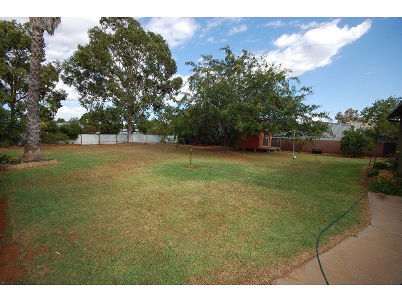 17 Macgregor Street, Hillston NSW 2675