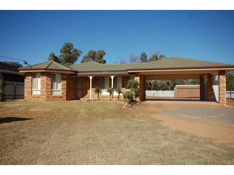 26 DeMamiel Street, Darlington Point NSW 2706