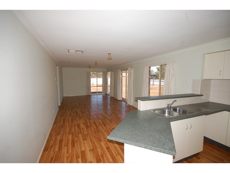 26 DeMamiel Street, Darlington Point NSW 2706