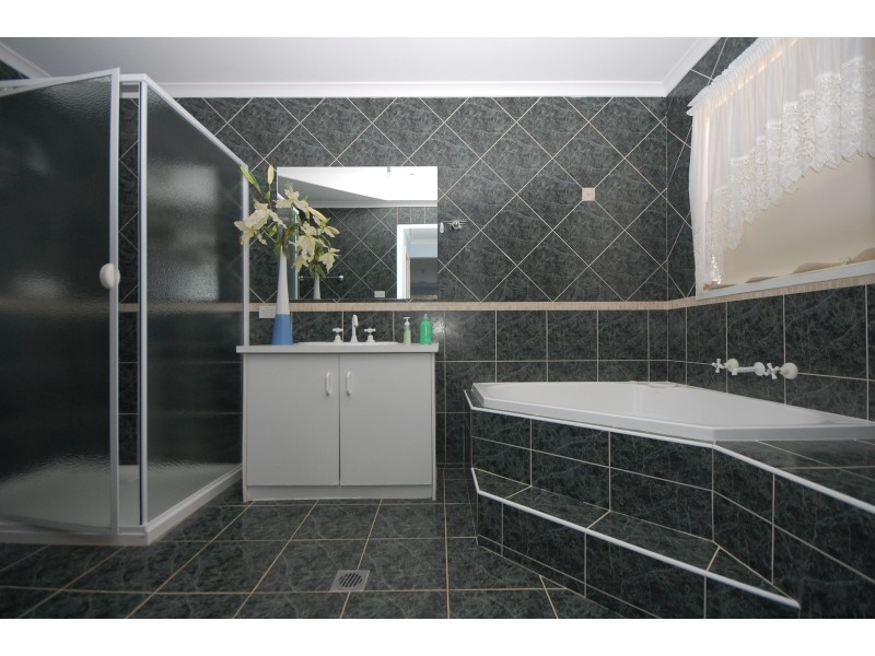 4 Hardwick Street, Griffith NSW 2680