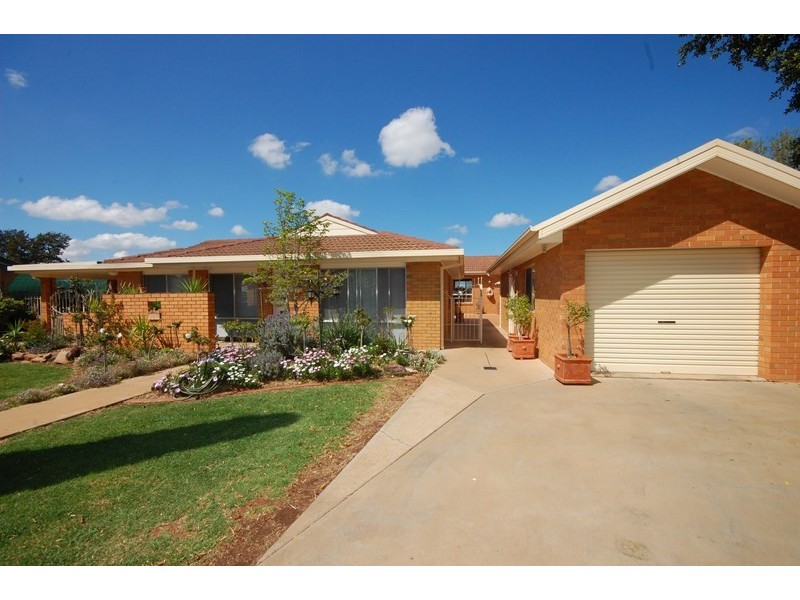 35 and 35a Burley Street, Griffith NSW 2680