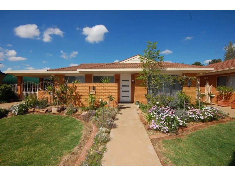 35 and 35a Burley Street, Griffith NSW 2680