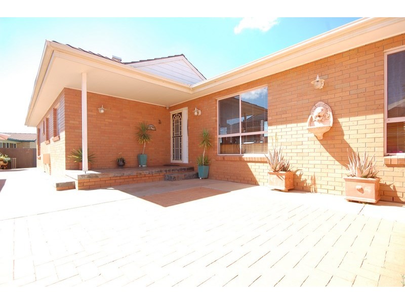 35 and 35a Burley Street, Griffith NSW 2680