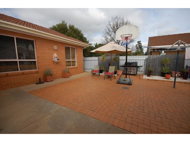 35 and 35a Burley Street, Griffith NSW 2680