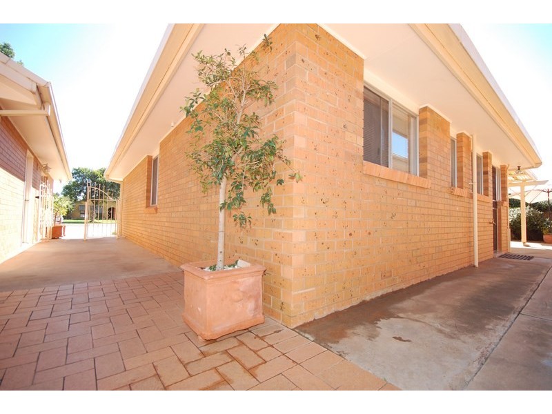 35 and 35a Burley Street, Griffith NSW 2680
